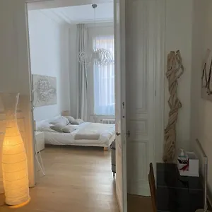  Appartement In Trendy Chatelain Center Area Little Garden Internet Wifi